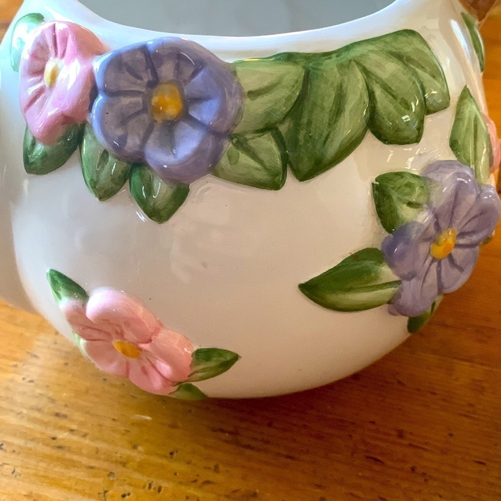 Teleflora teapot with flowers and birds - Picture 9 of 10